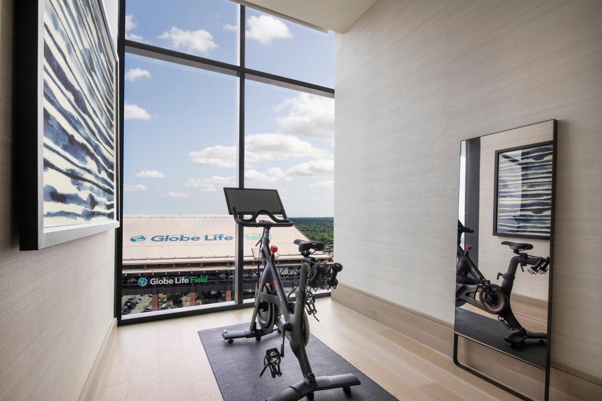 Loews Arlington Hotel Bagian luar foto